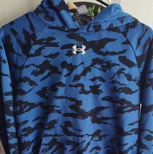 Boys Under Armour Royal Blue & Black Camo Pullover Hoodie. Size Youth large.